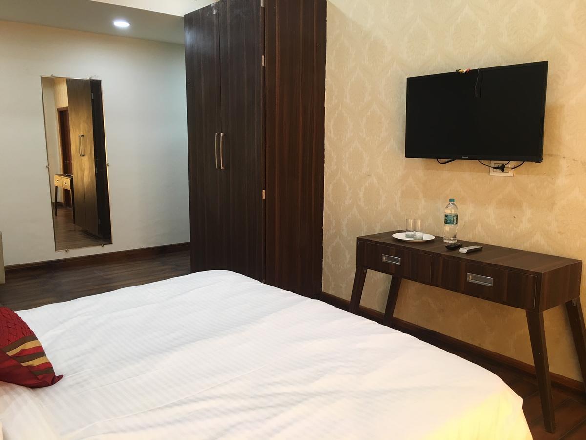 Hotel Anand Renaissance Firozpur Exteriör bild